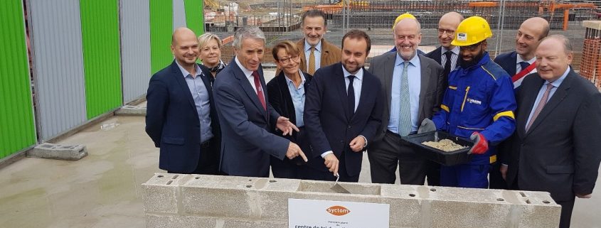 Pose de la première pierre du futur centre de tri de collecte sélective à Paris XVII